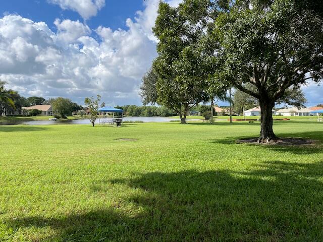 813 SW Saint Andrews Cove