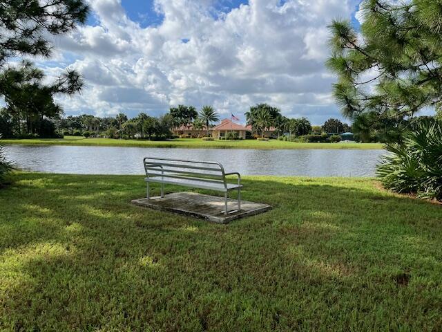 813 SW Saint Andrews Cove