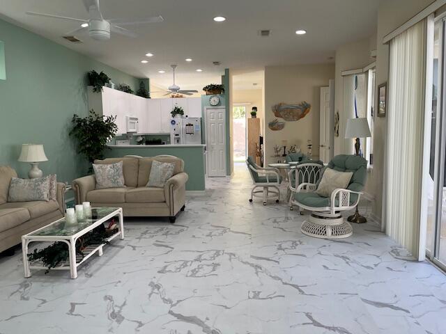 813 SW Saint Andrews Cove