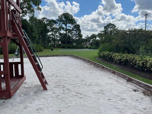 813 SW Saint Andrews Cove