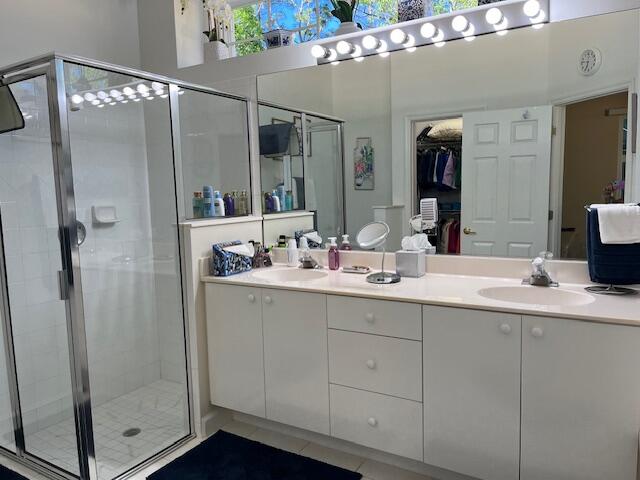 813 SW Saint Andrews Cove