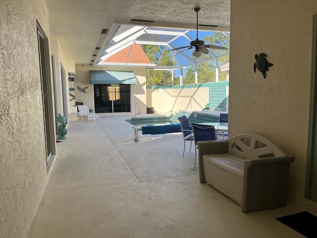 813 SW Saint Andrews Cove