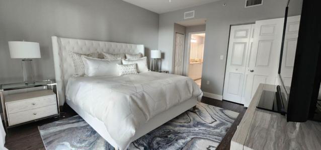 802 W Windward Way 211