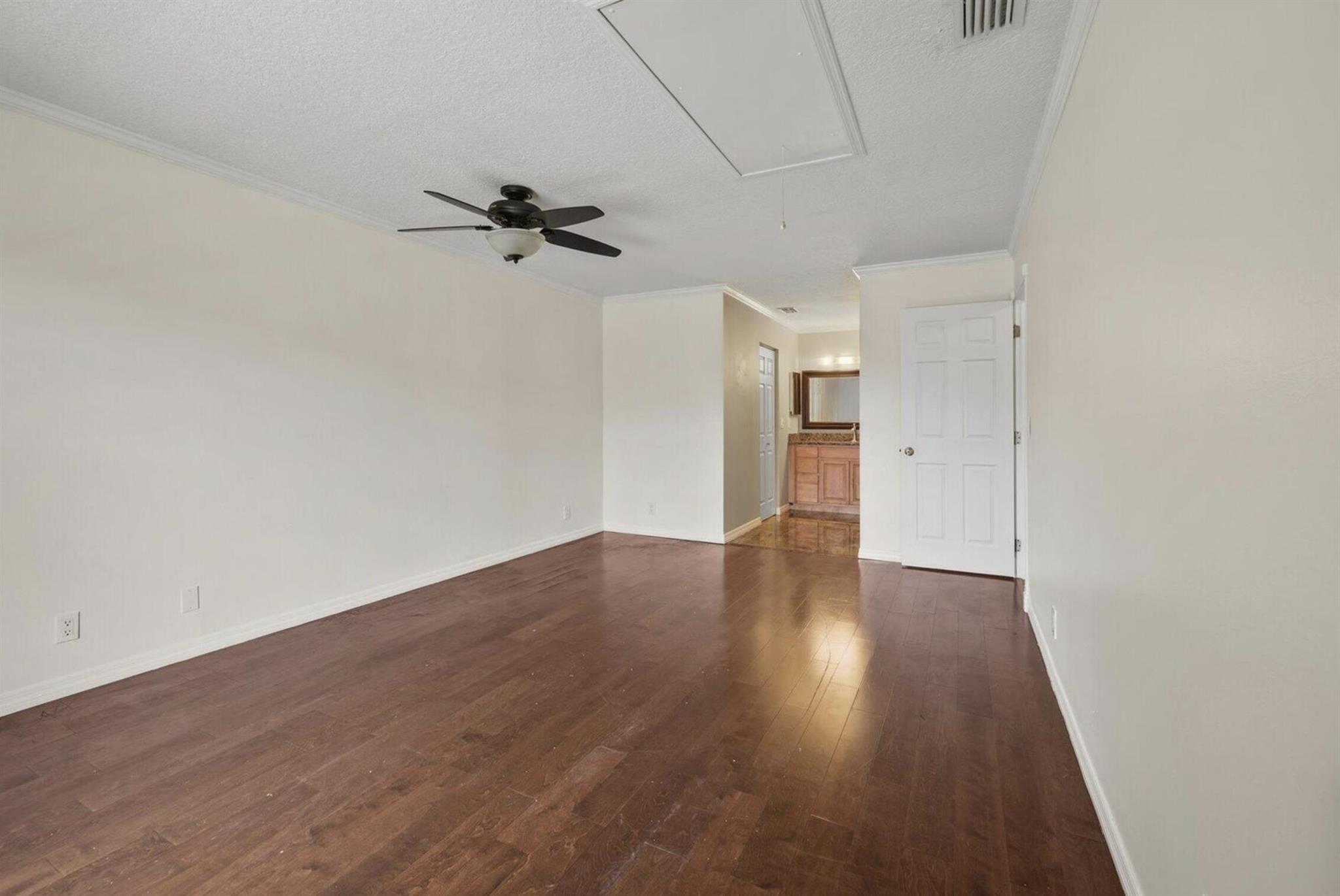 402 Lakewood Court Court 2b