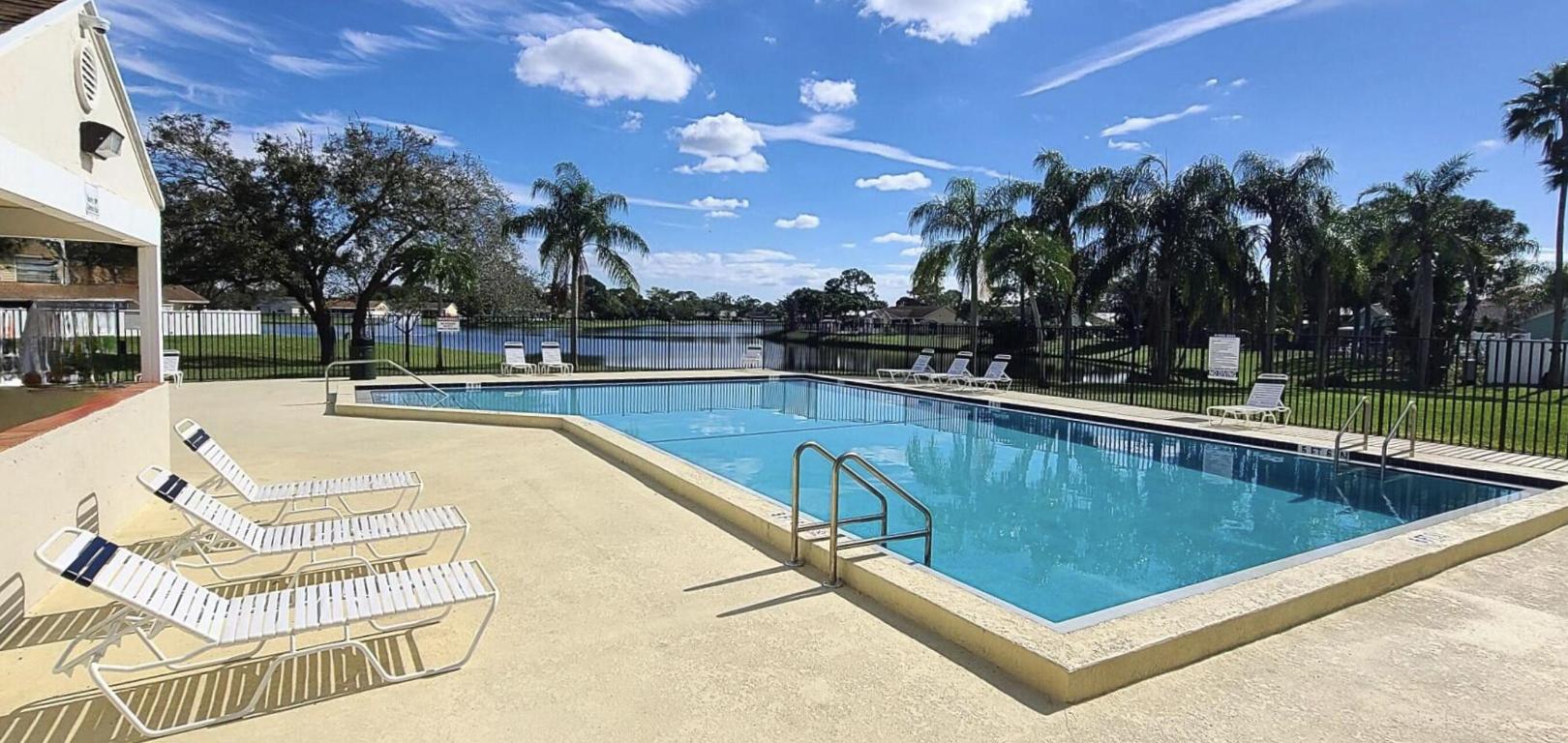 402 Lakewood Court Court 2b