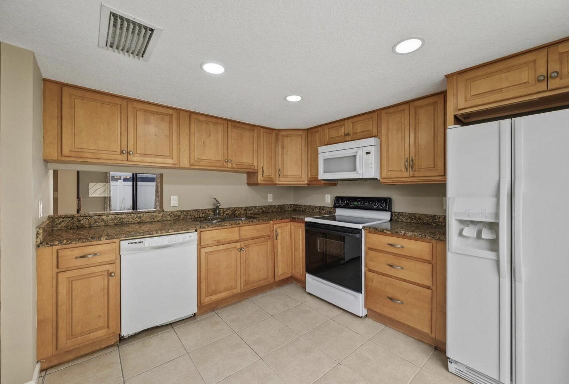 402 Lakewood Court Court 2b