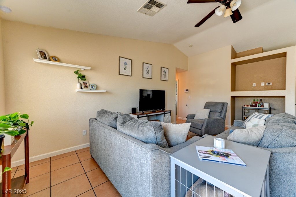 3823 Aspen Creek Avenue