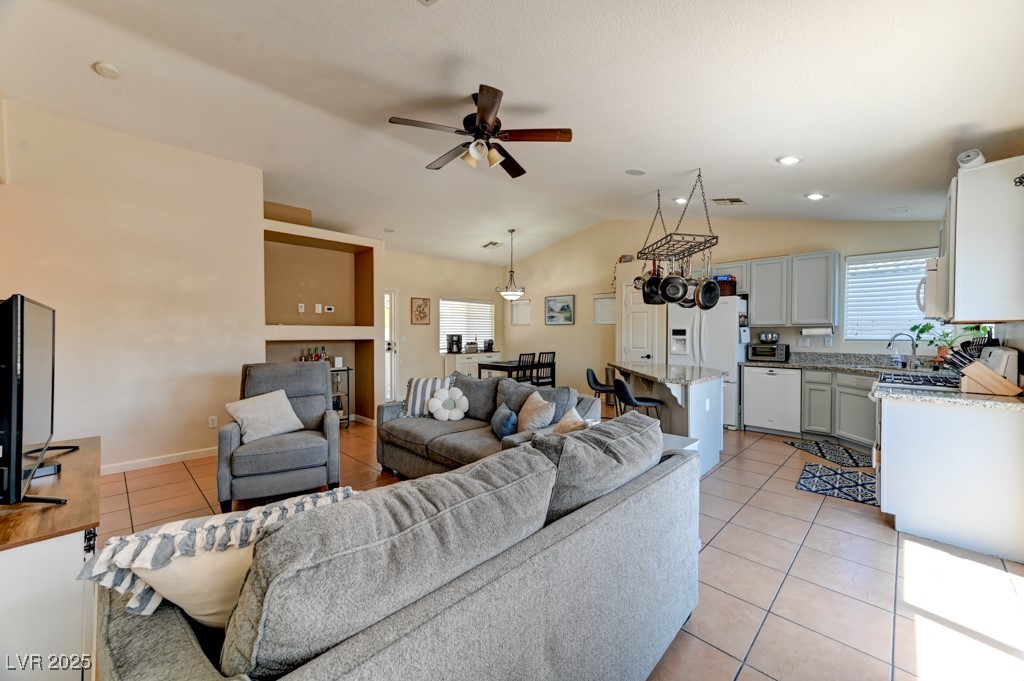 3823 Aspen Creek Avenue