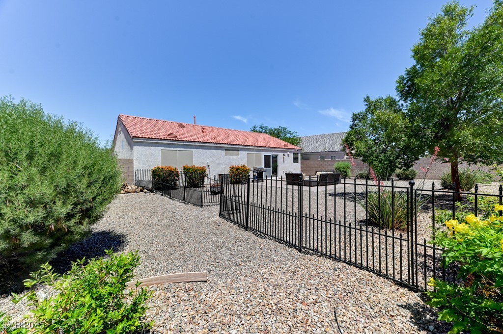 3823 Aspen Creek Avenue