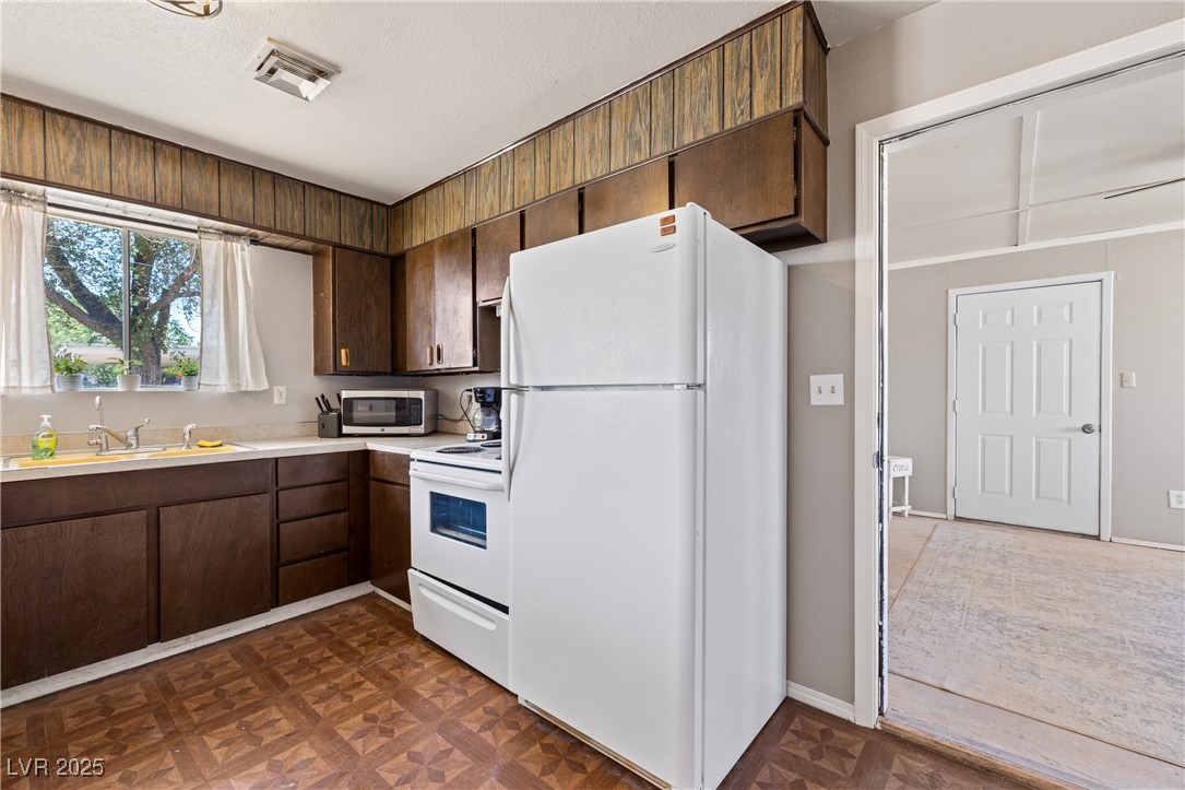 585 West Ingram Avenue