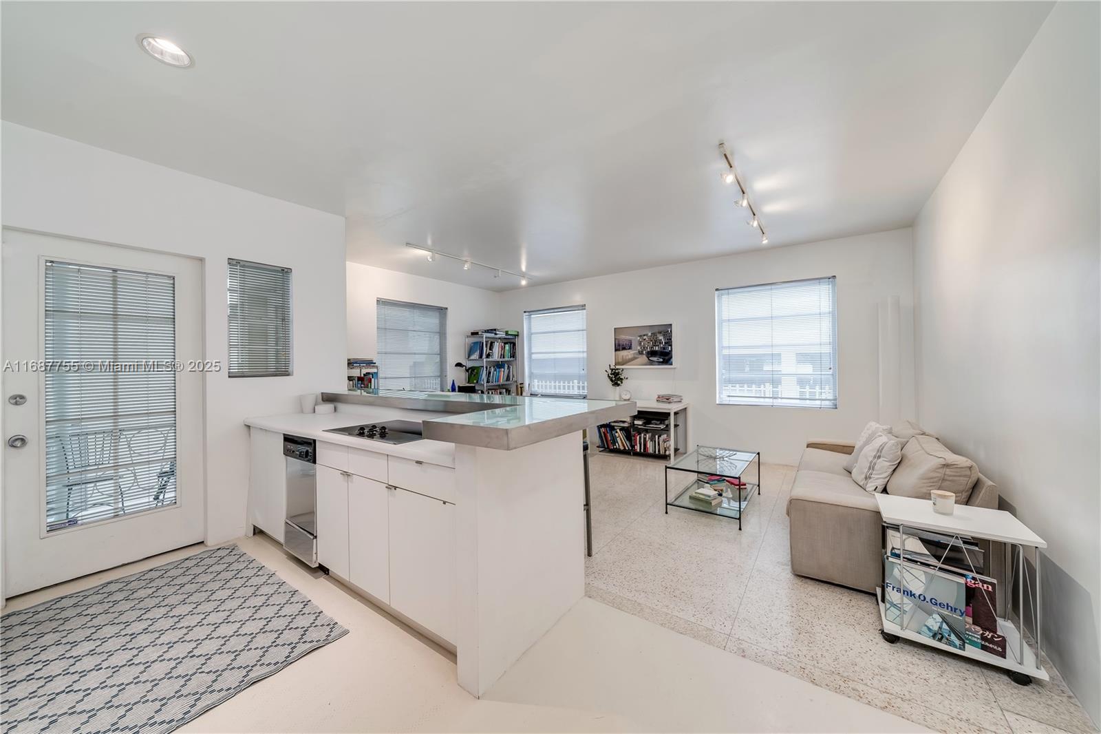 1755 Washington Ave # 1D