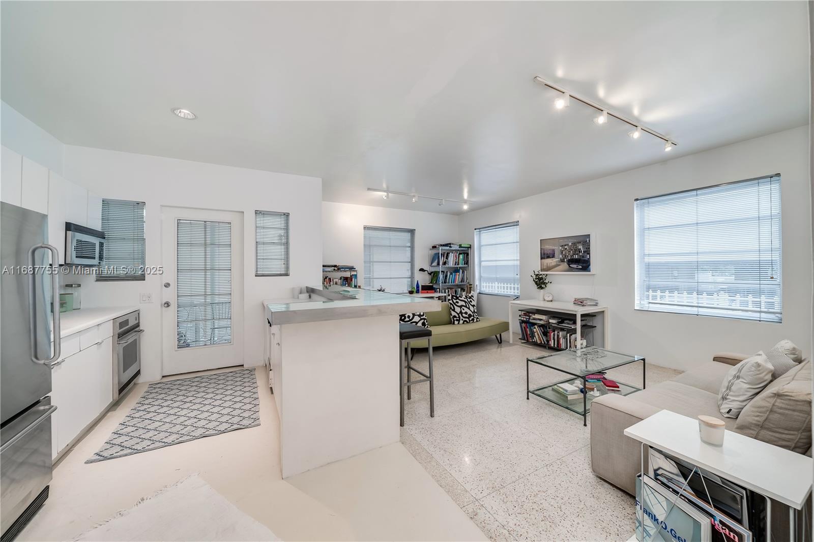 1755 Washington Ave # 1D