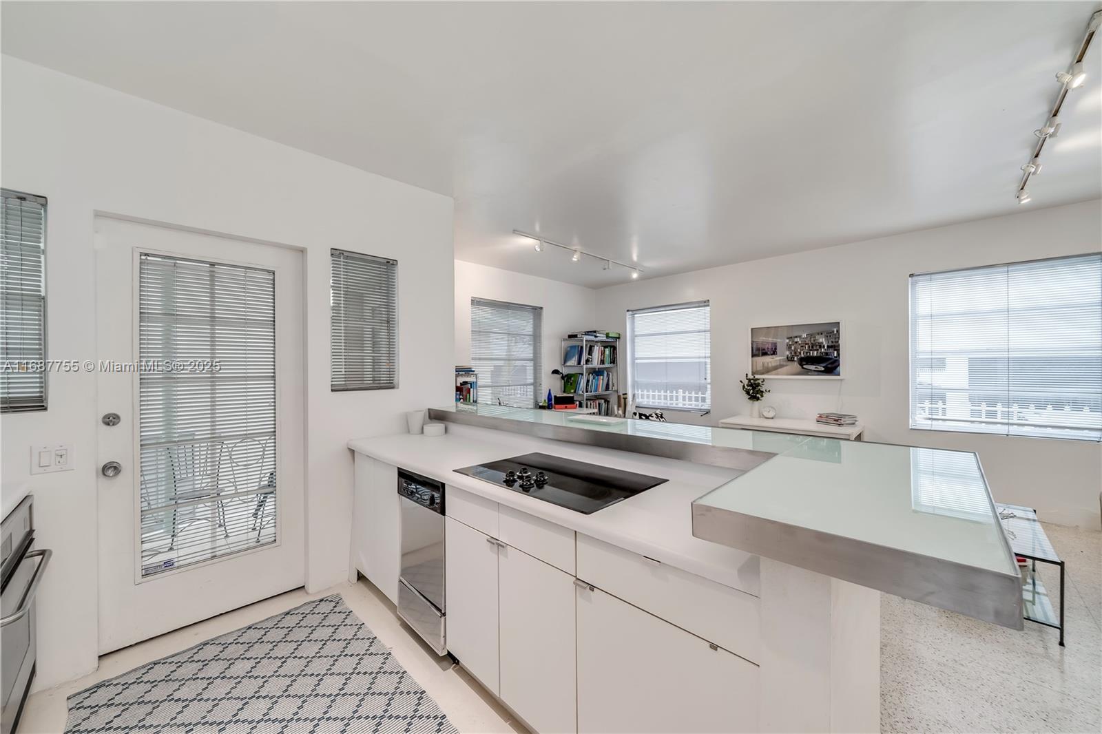1755 Washington Ave # 1D