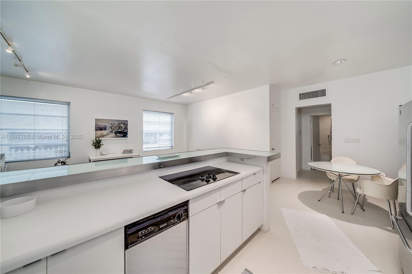 1755 Washington Ave # 1D