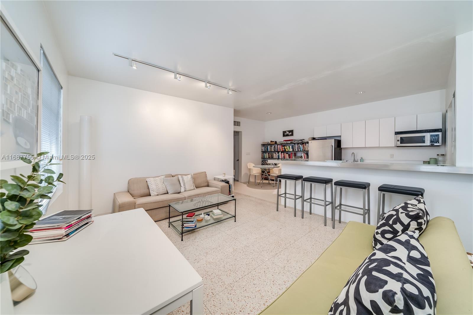 1755 Washington Ave # 1D