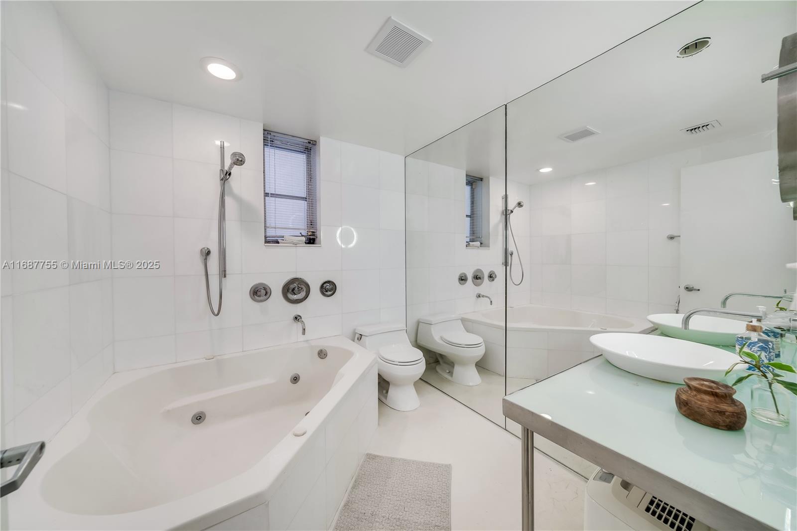1755 Washington Ave # 1D