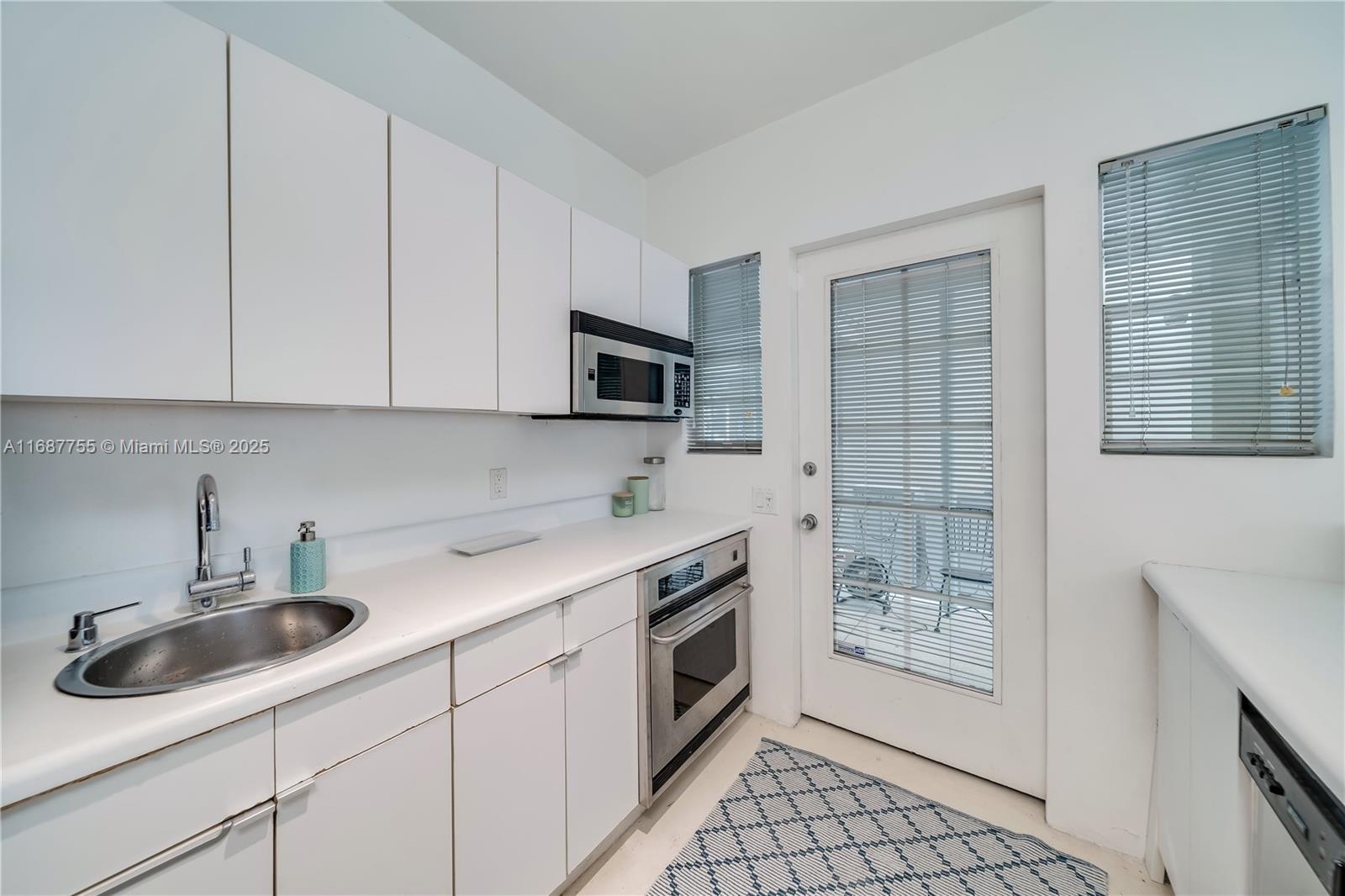1755 Washington Ave # 1D