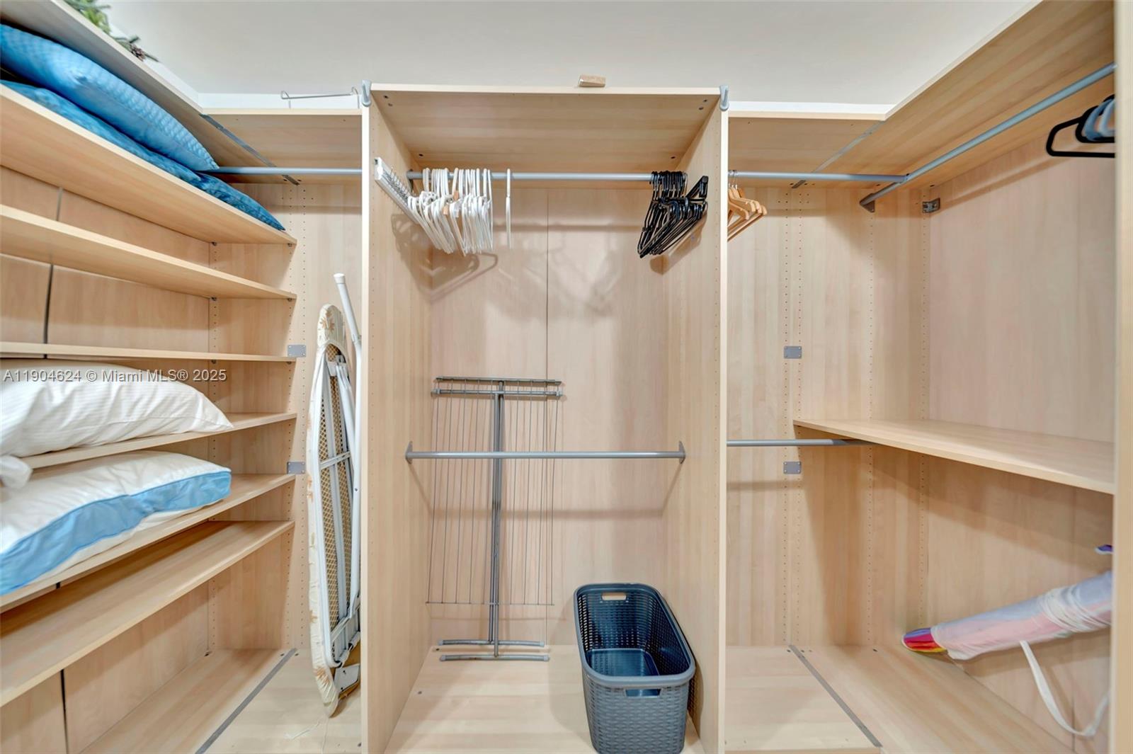 1717 N Bayshore Dr # 3534 Unit: A-3534