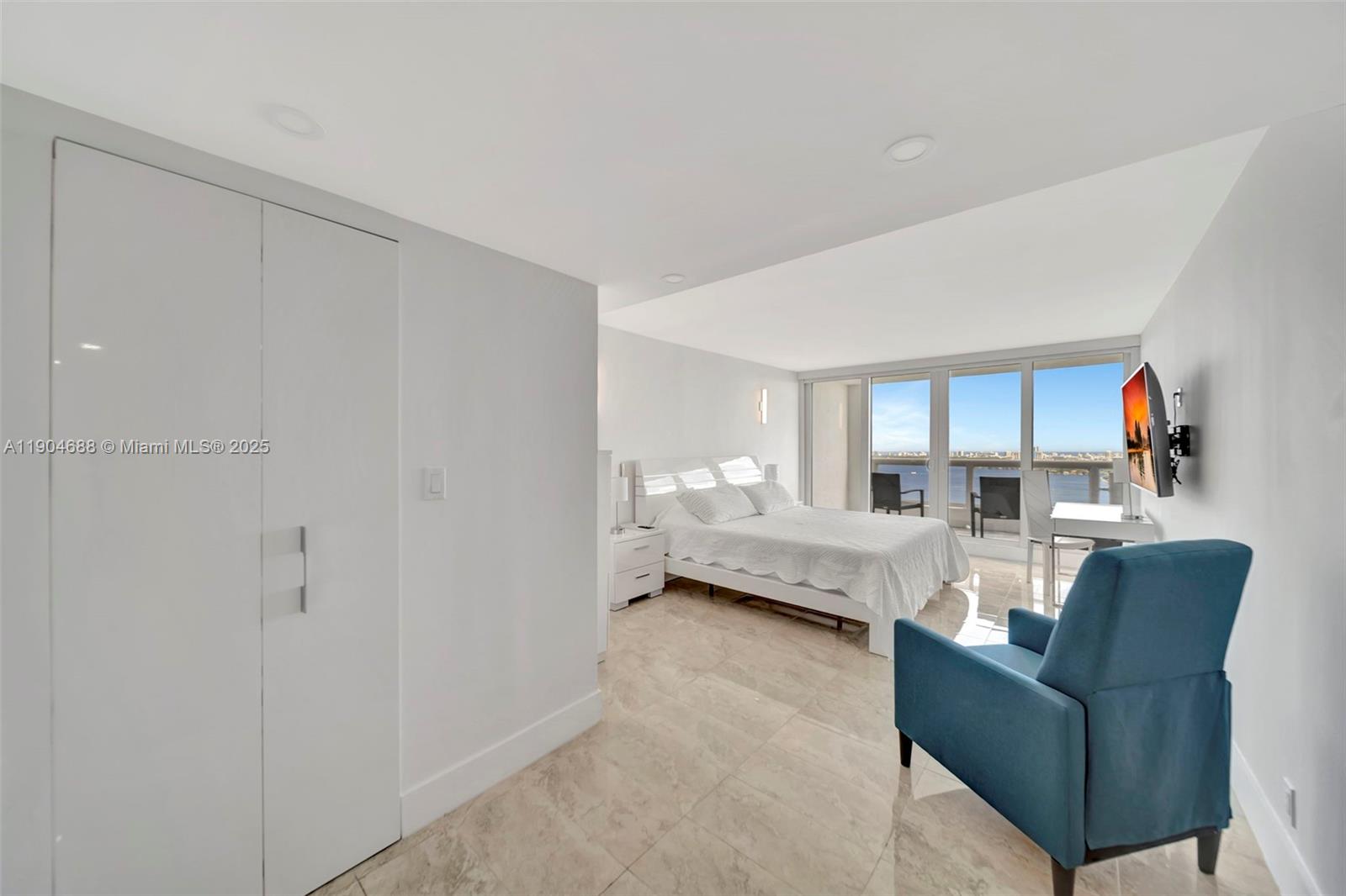 1717 N Bayshore Dr # 3533 Unit: A-3533