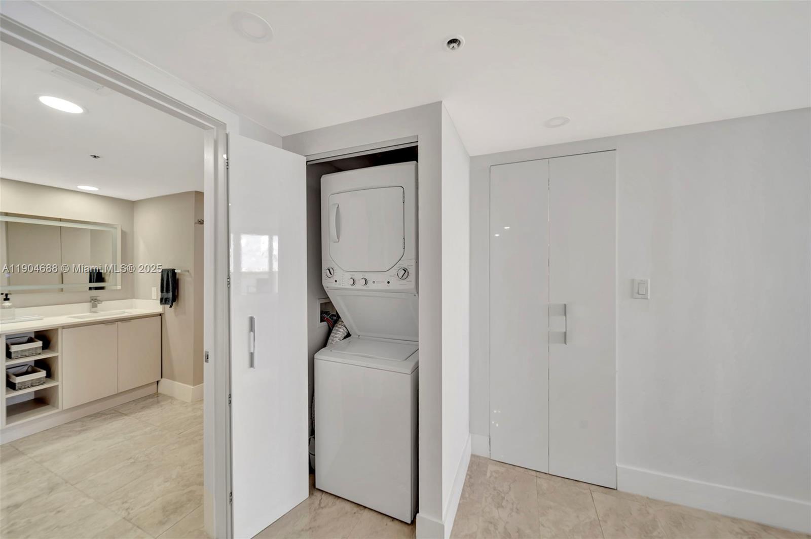 1717 N Bayshore Dr # 3533 Unit: A-3533