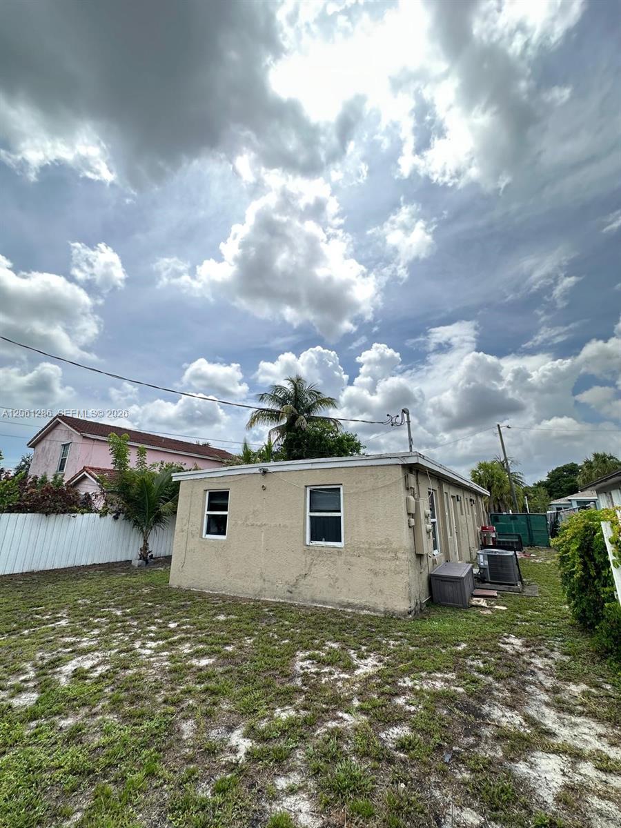 728 SW 6th St # 2