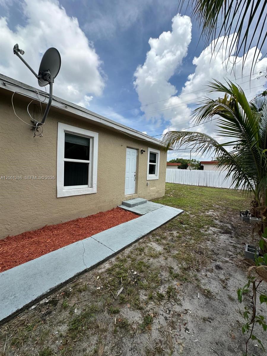 728 SW 6th St # 2