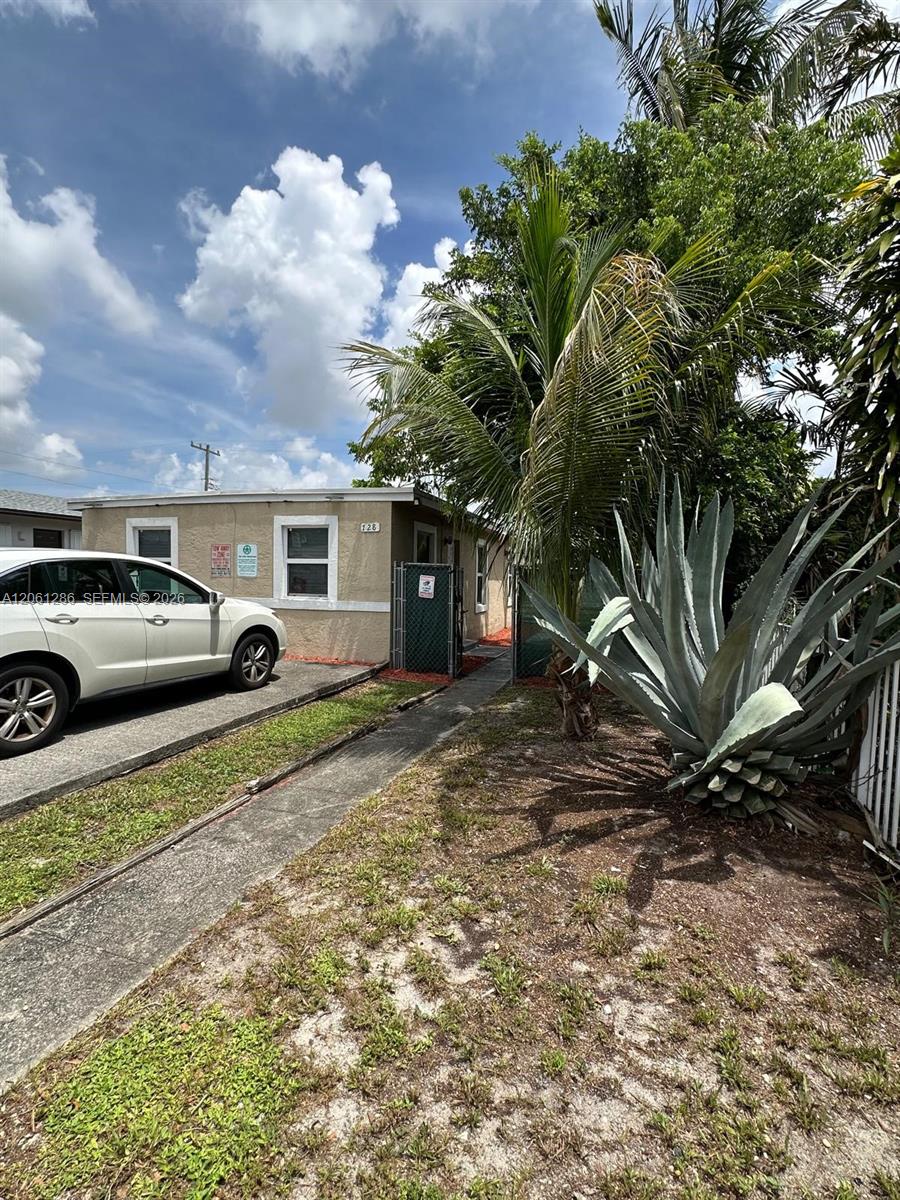 728 SW 6th St # 2