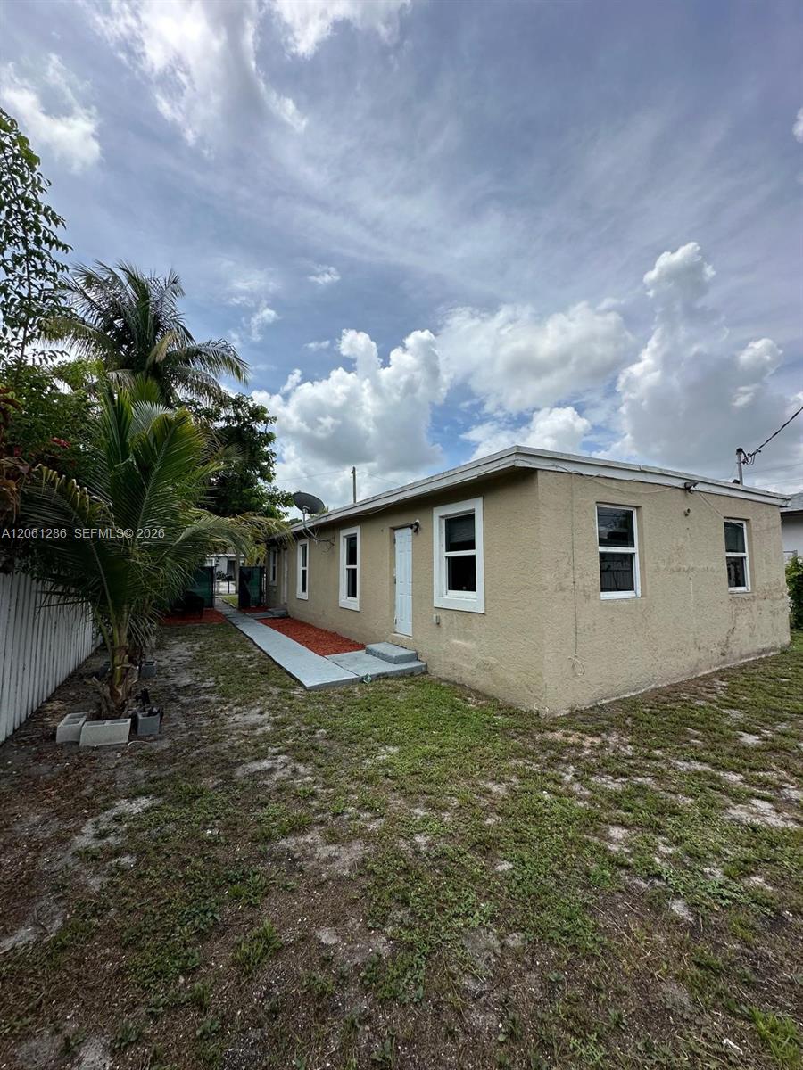 728 SW 6th St # 2