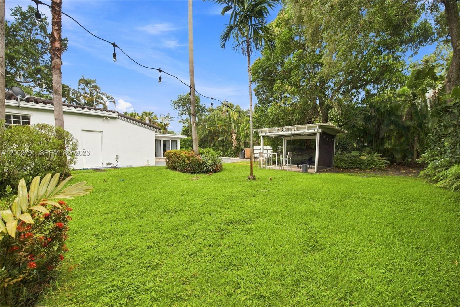 260 NE 95th St