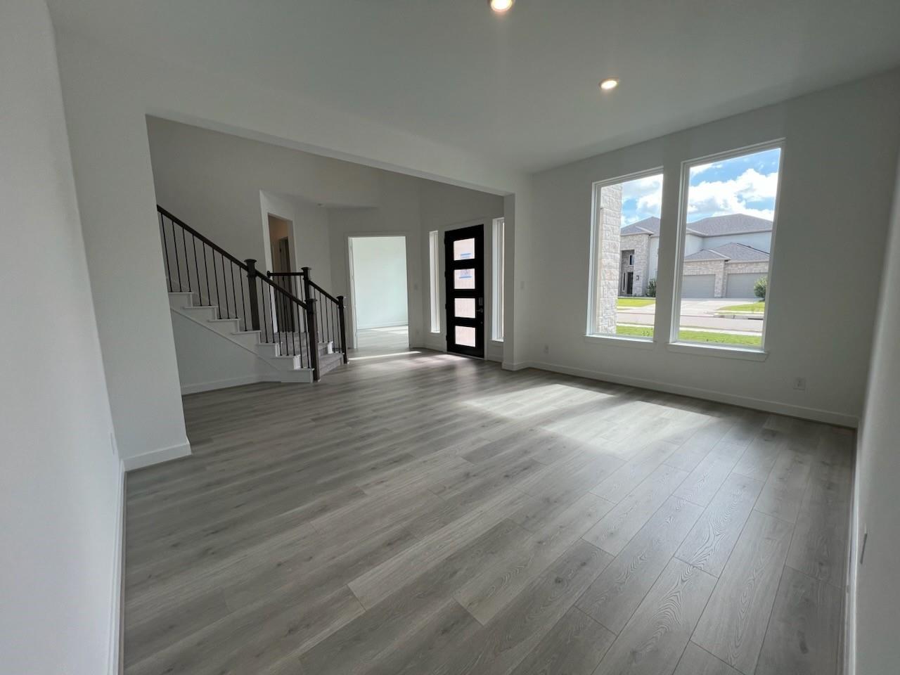 8927 Hampshire Oaks Drive