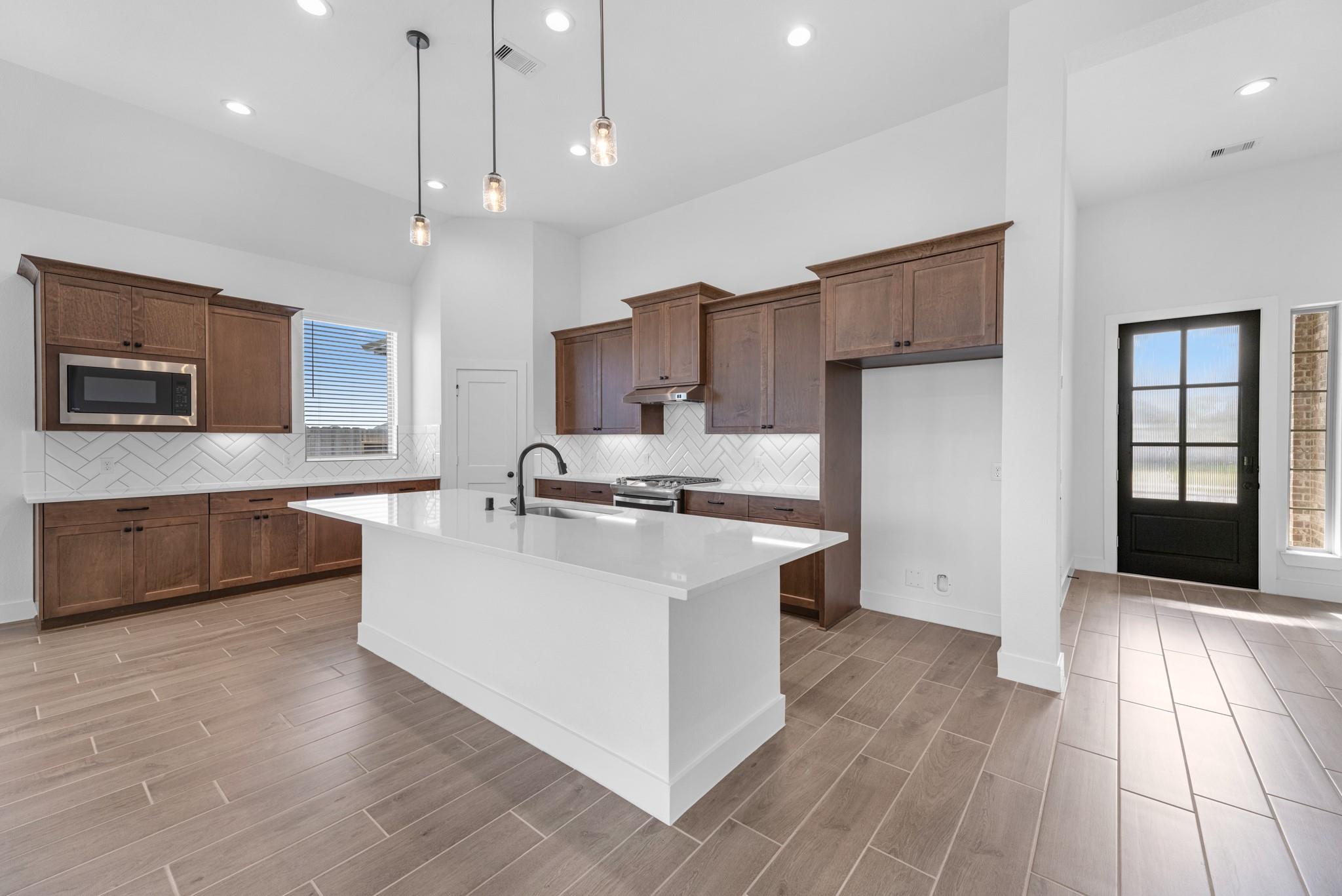 2904 Lago Costa Drive