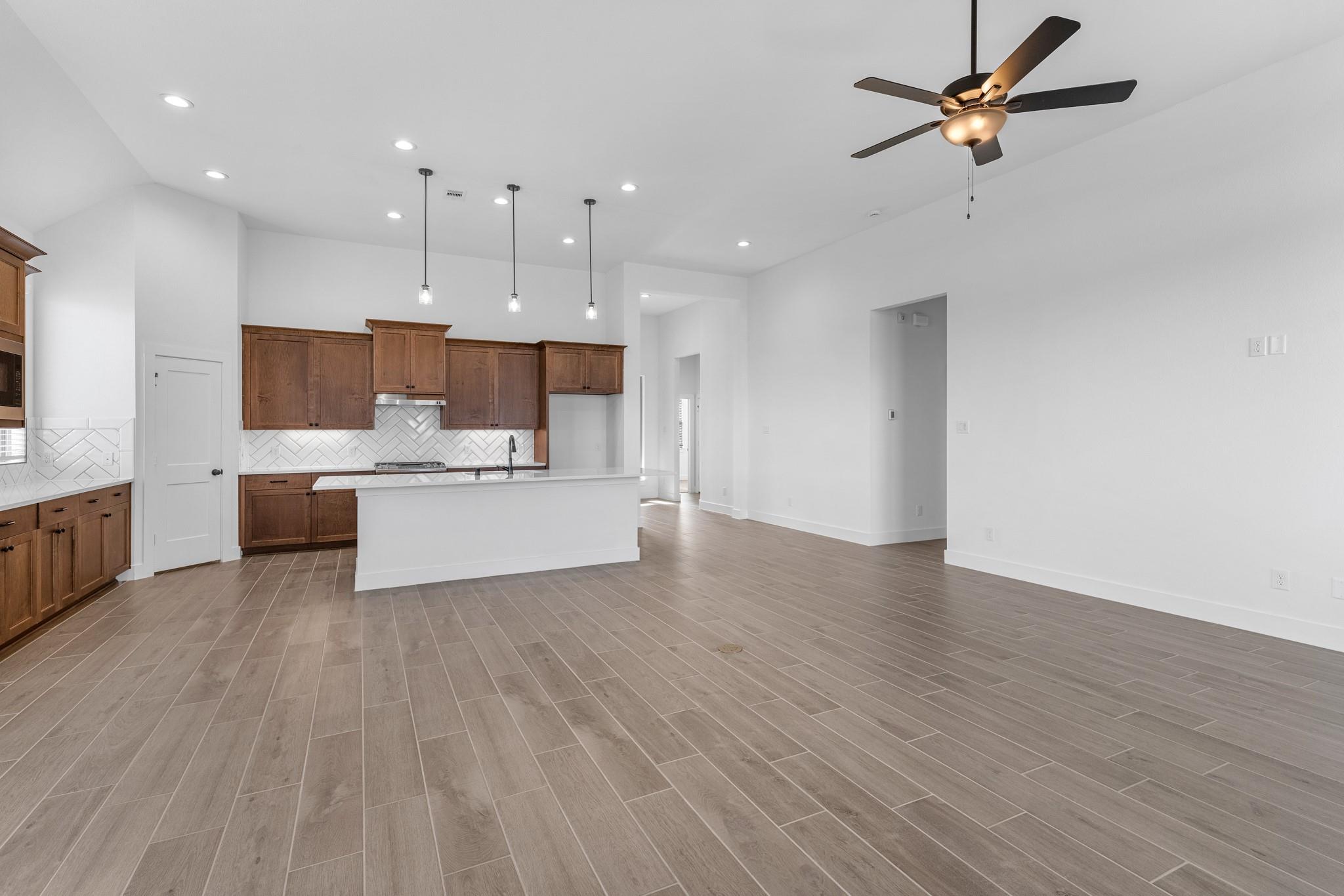 2904 Lago Costa Drive