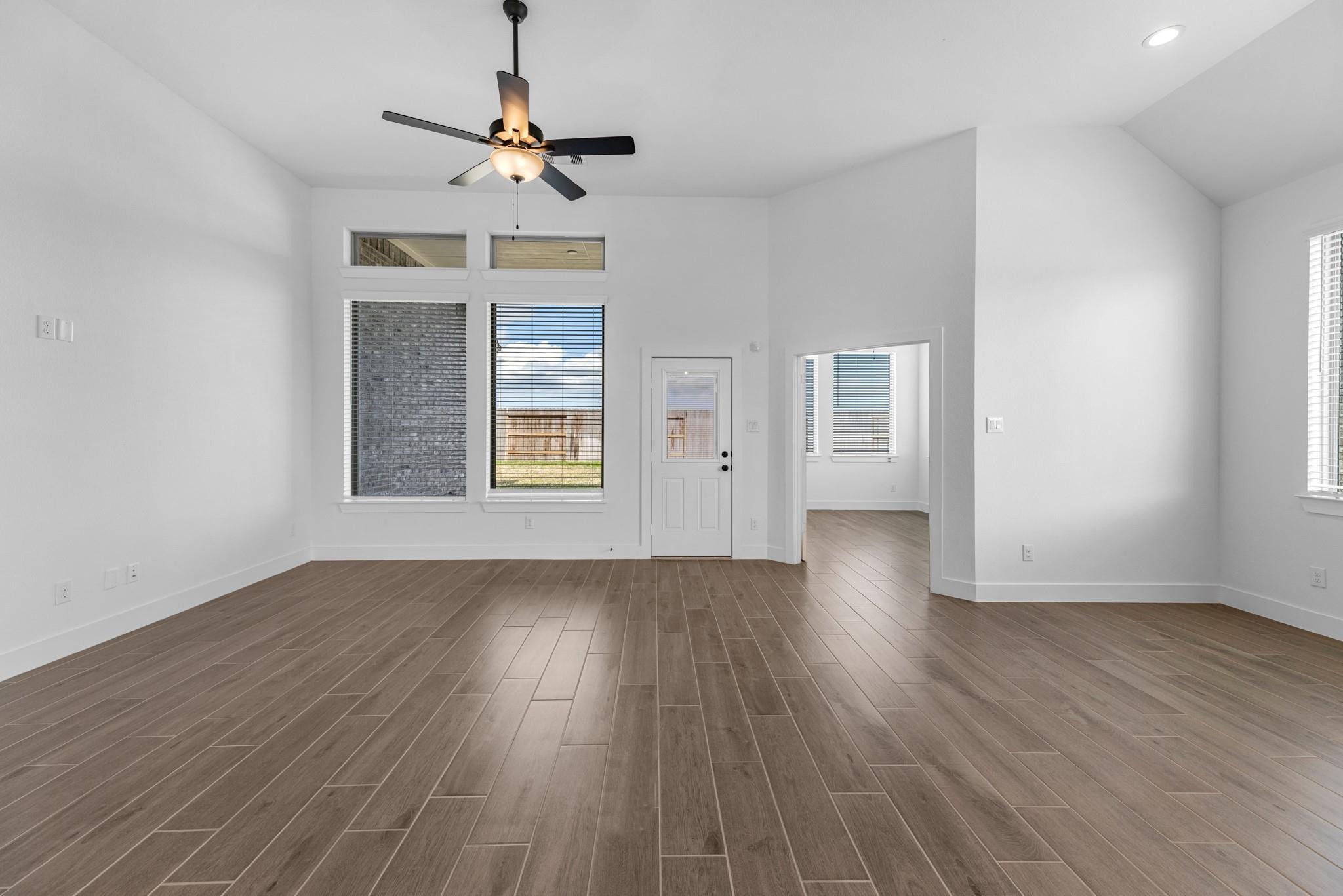 2904 Lago Costa Drive