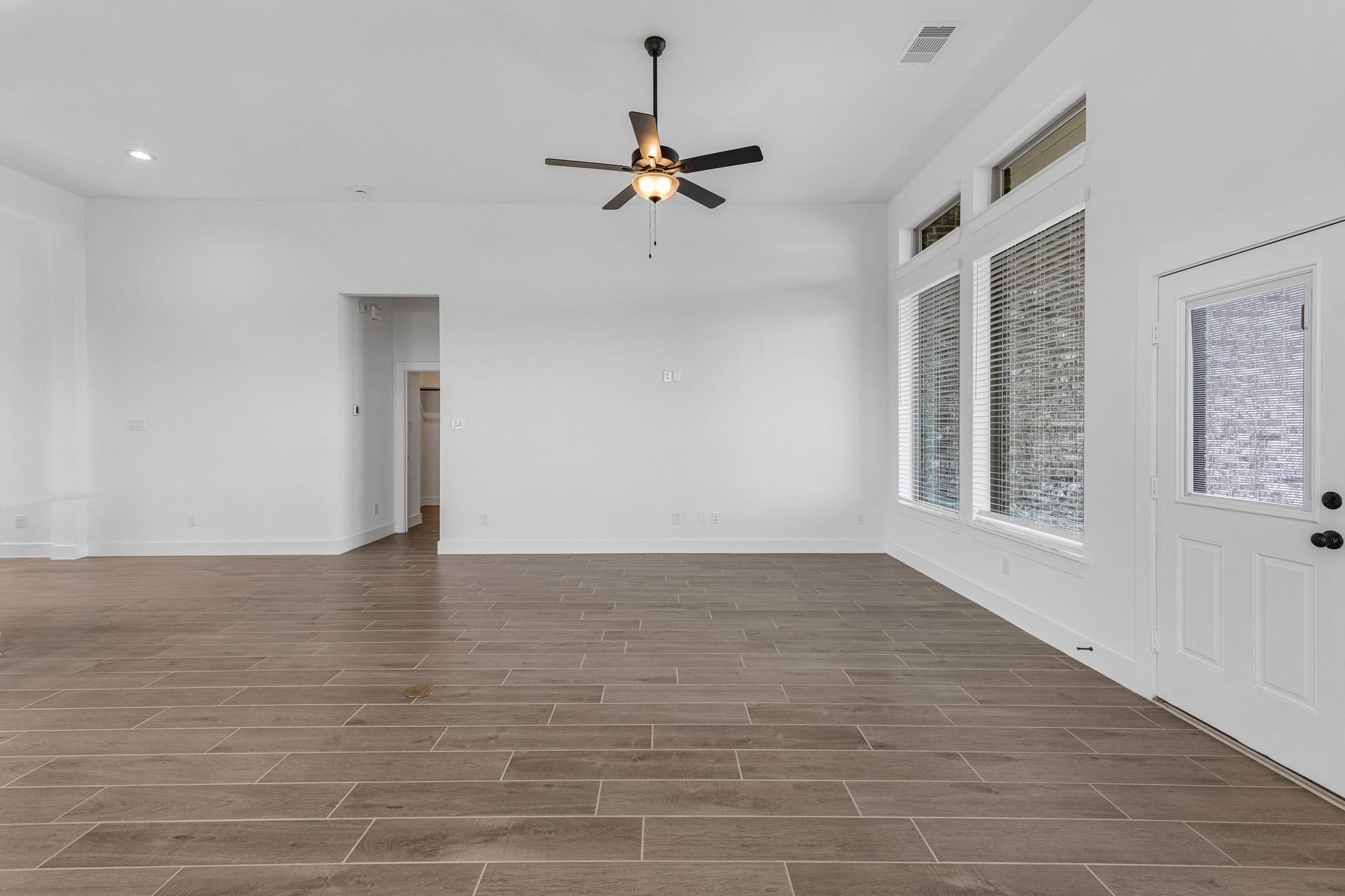 2904 Lago Costa Drive