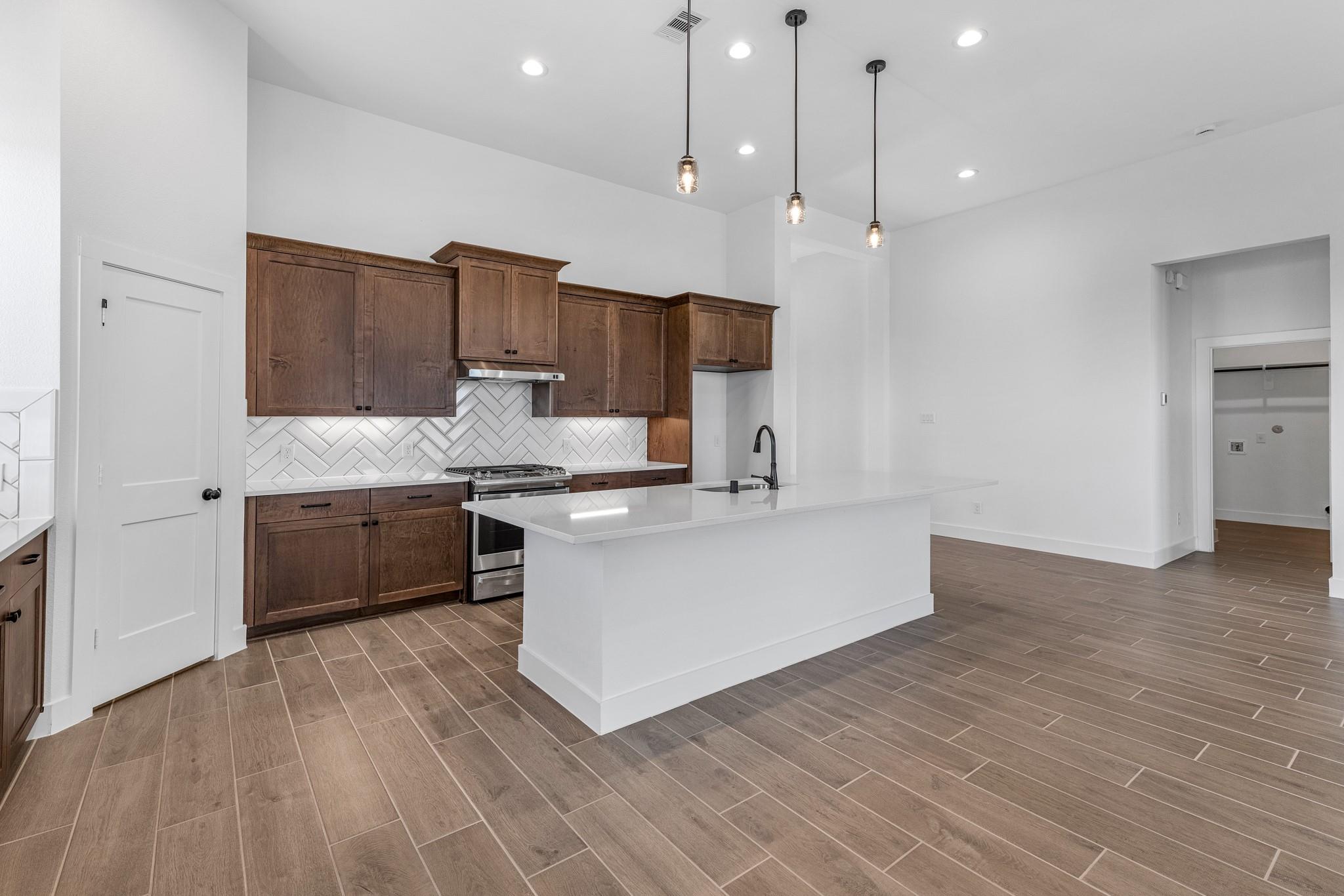 2904 Lago Costa Drive