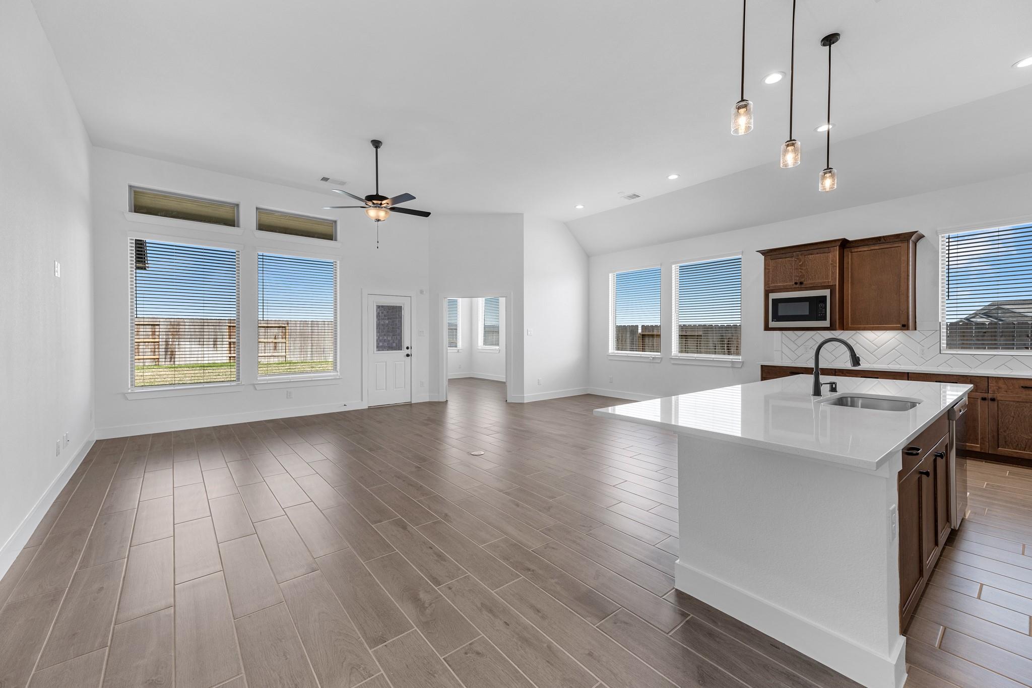 2904 Lago Costa Drive