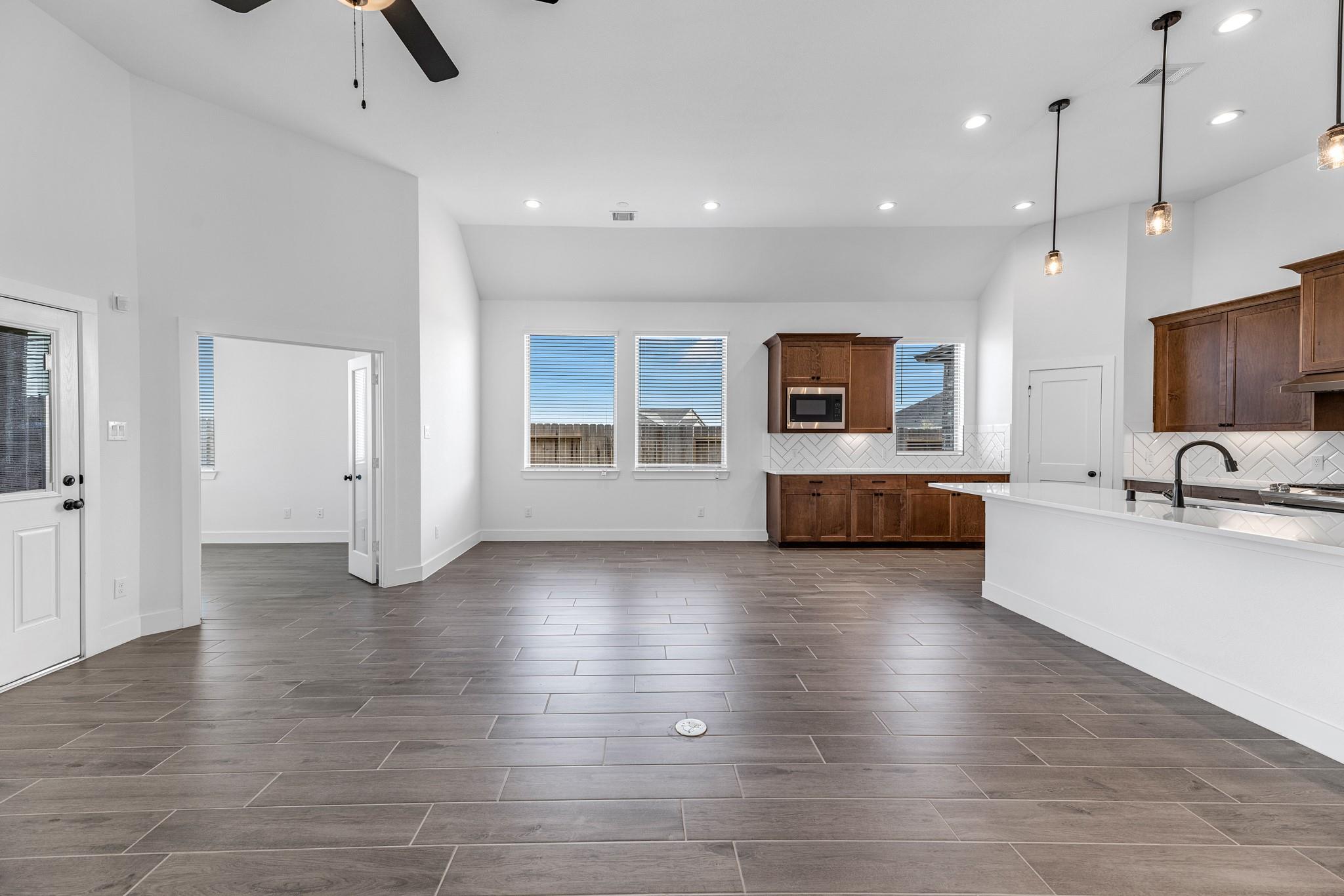 2904 Lago Costa Drive