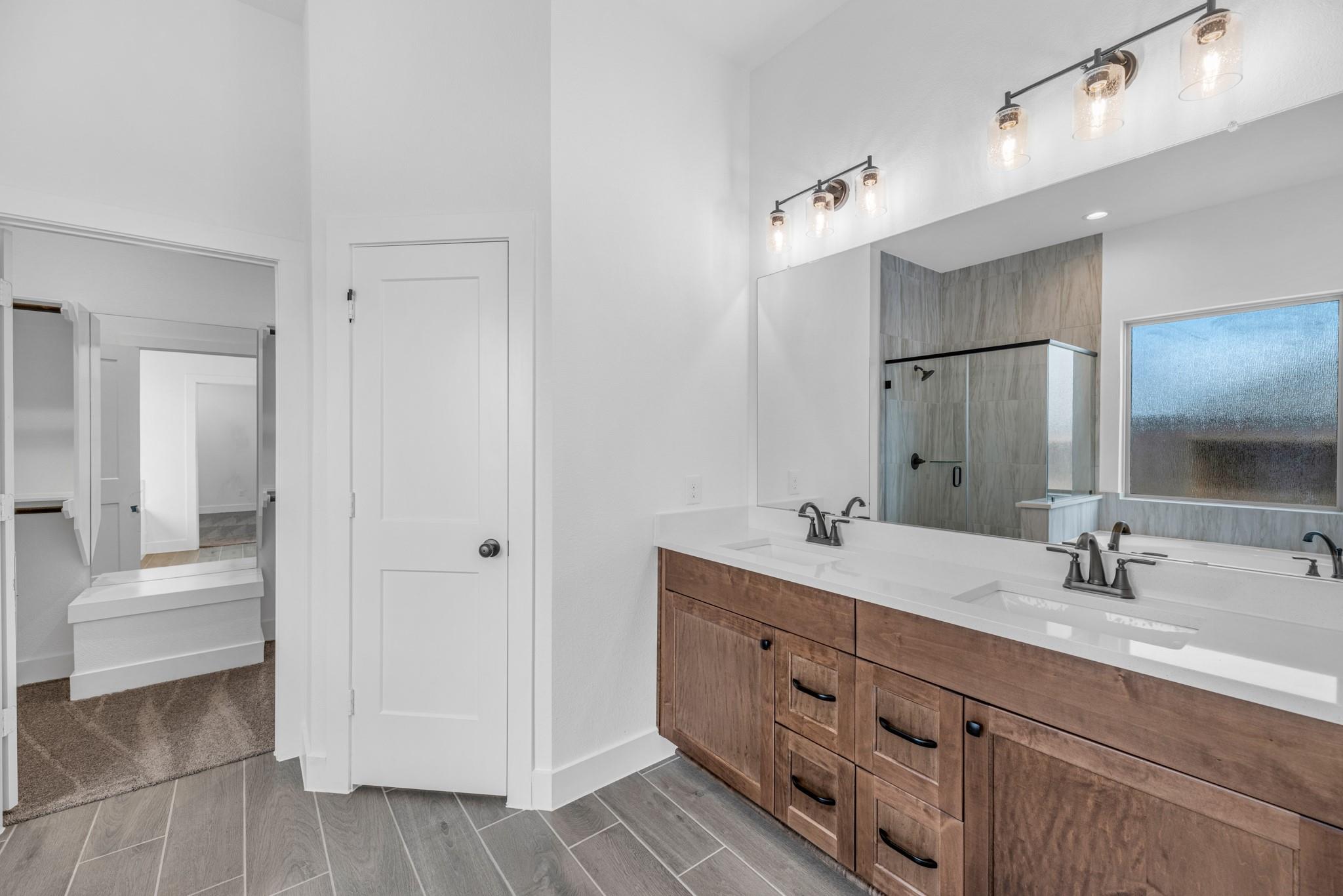 2904 Lago Costa Drive
