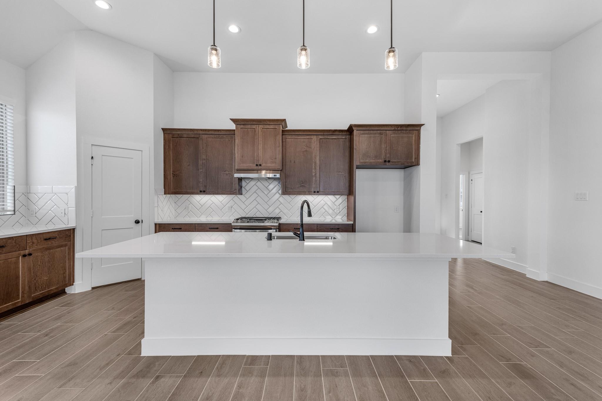 2904 Lago Costa Drive