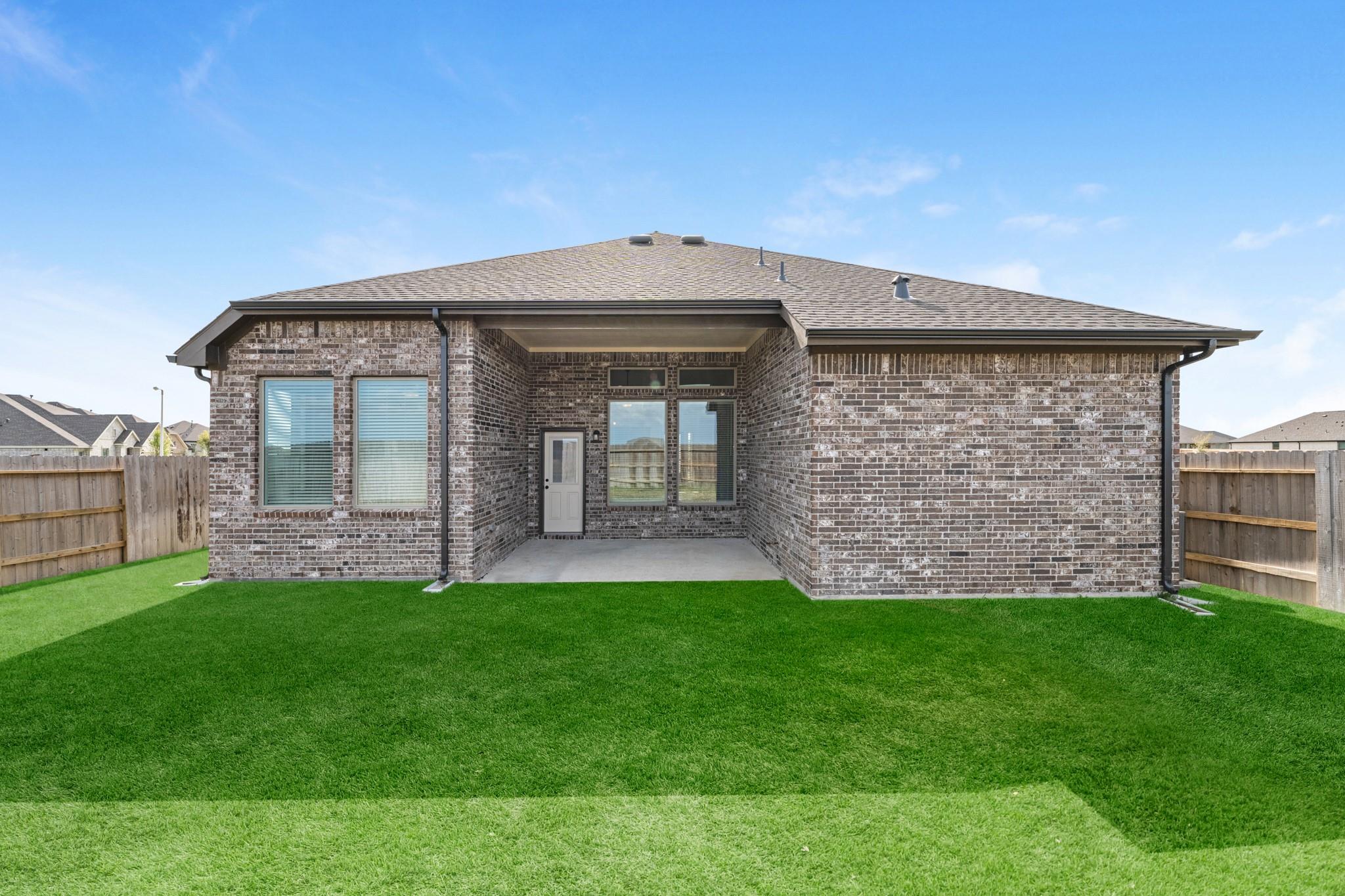 2904 Lago Costa Drive