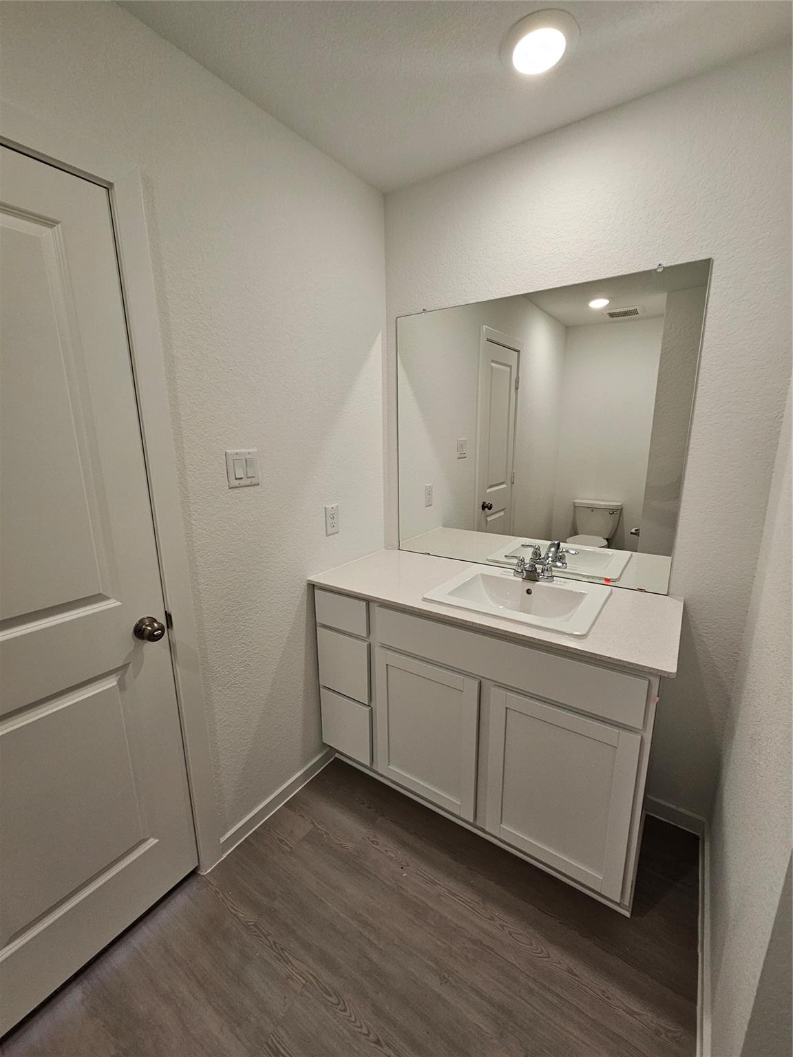 2511 Night Emerald Drive