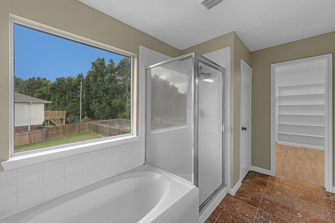 2403 Lancer Park