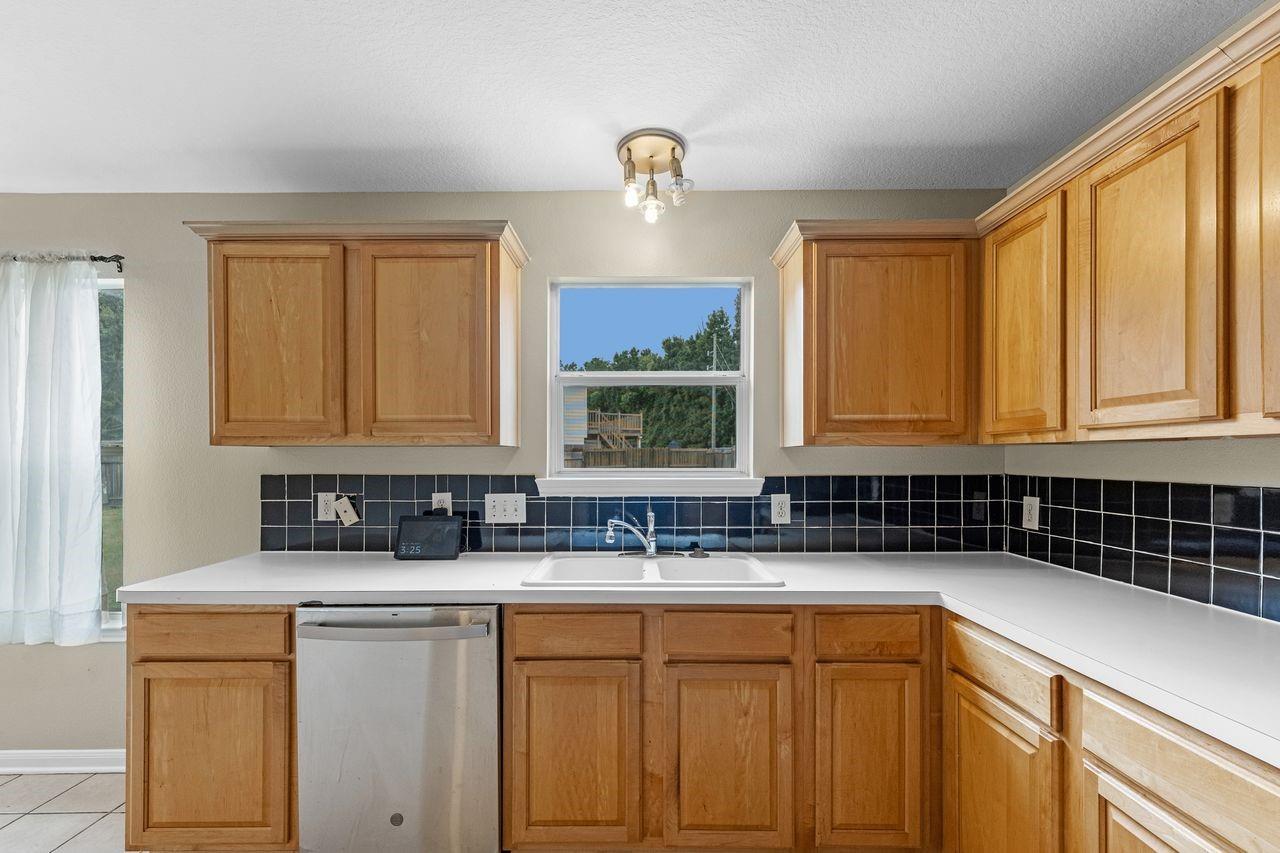 2403 Lancer Park