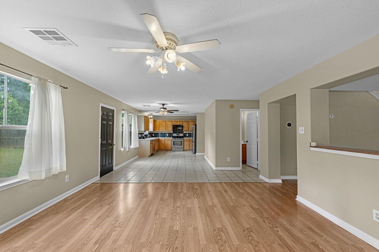 2403 Lancer Park