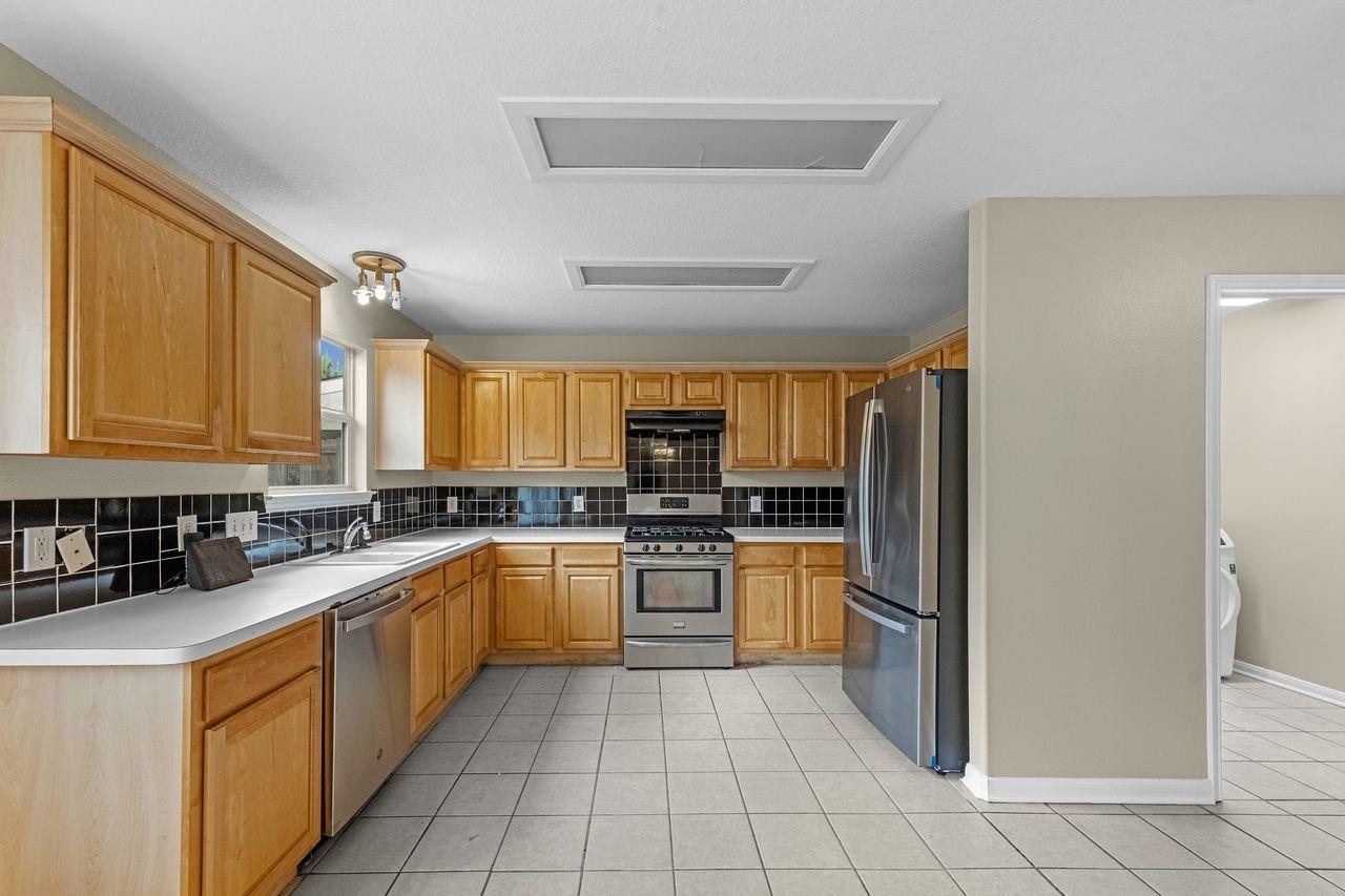 2403 Lancer Park