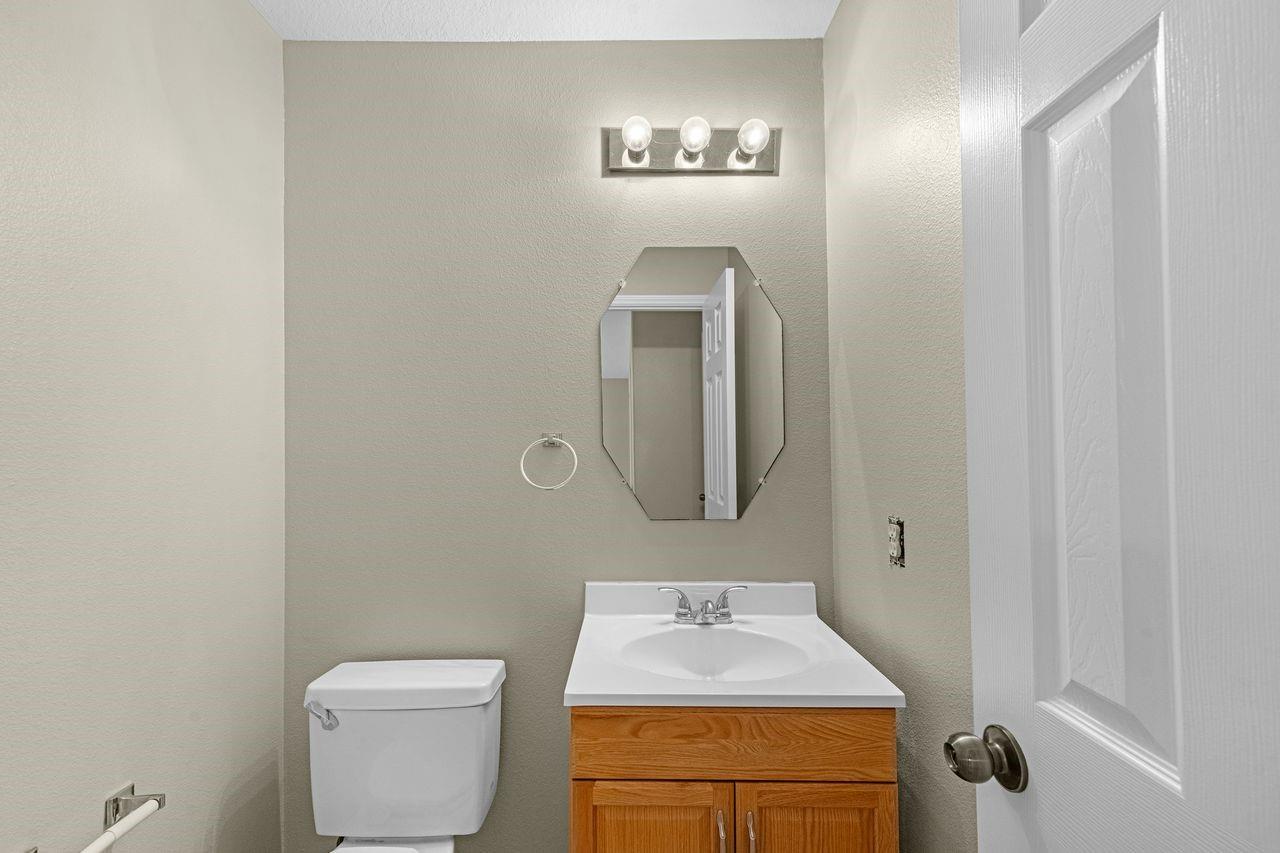 2403 Lancer Park
