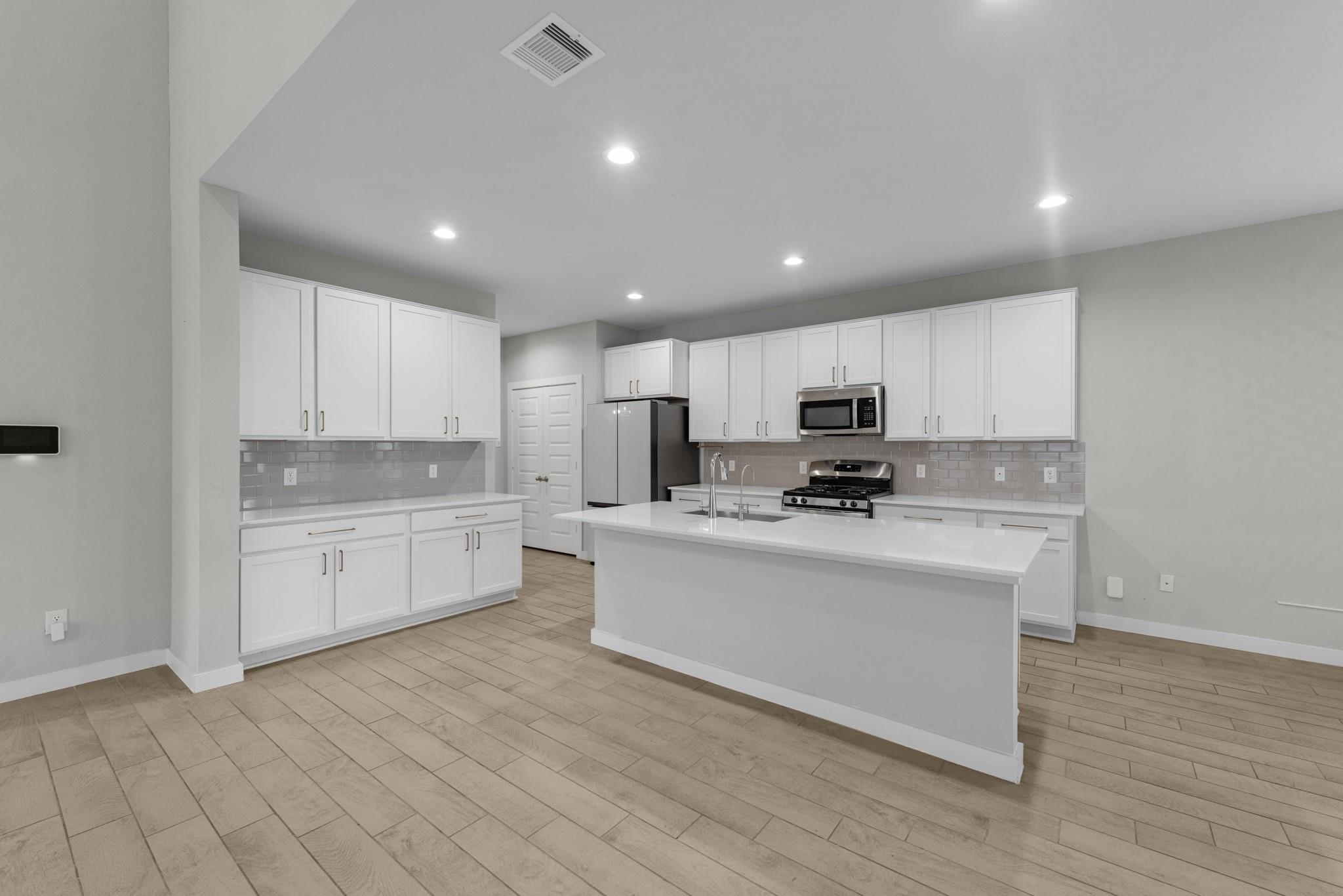1907 Scarlet Yaupon Way