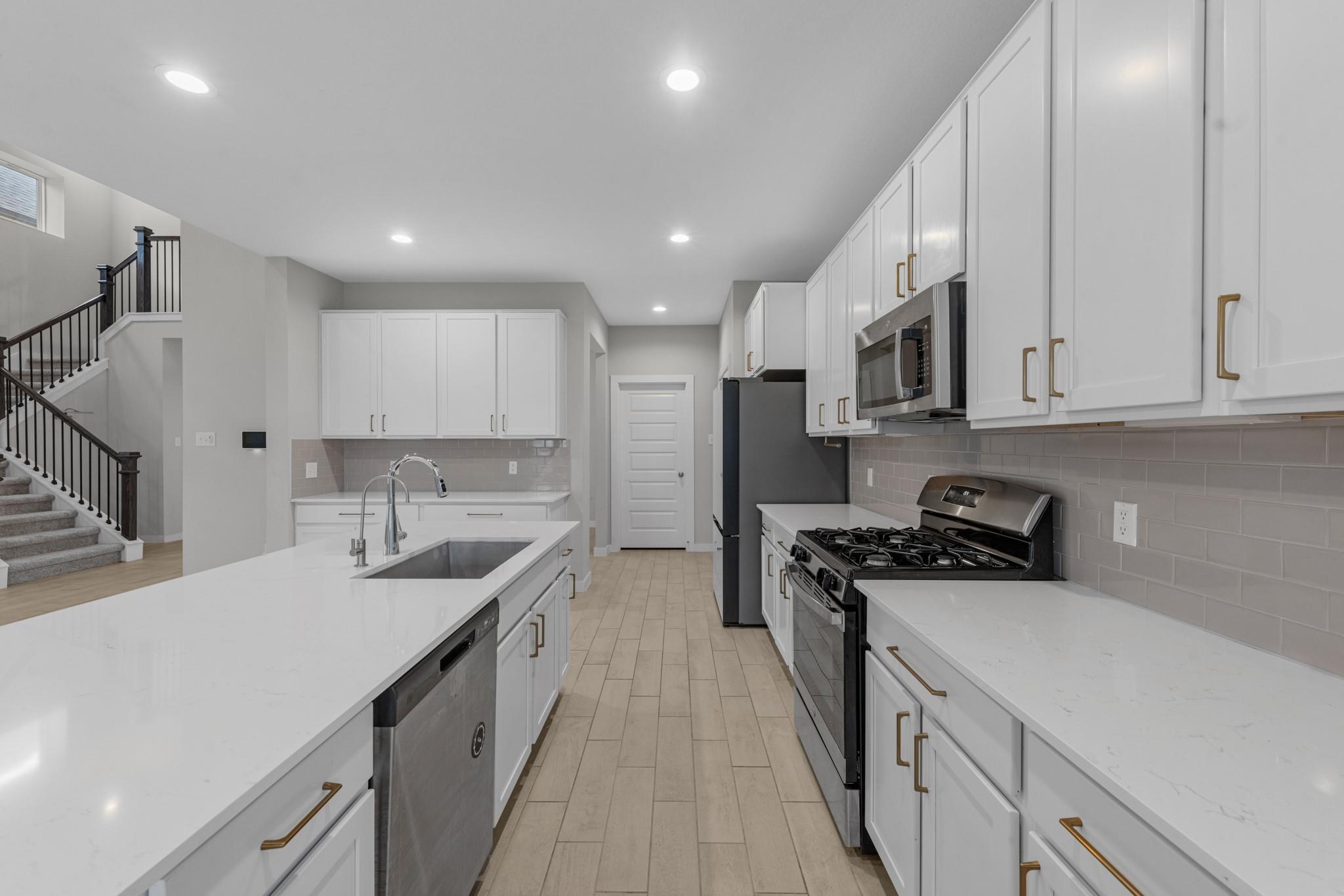 1907 Scarlet Yaupon Way