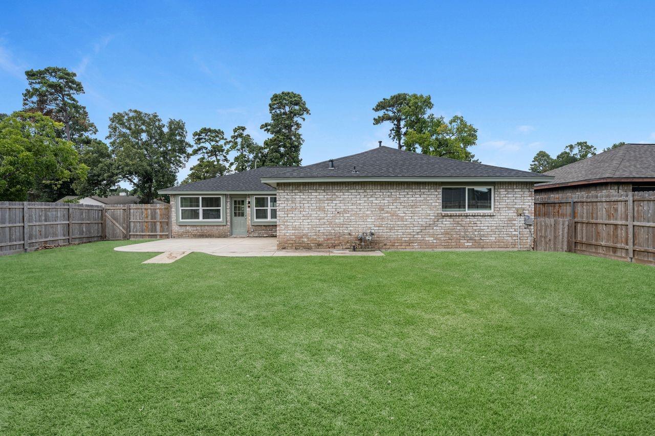 5202 Moonshadows Drive