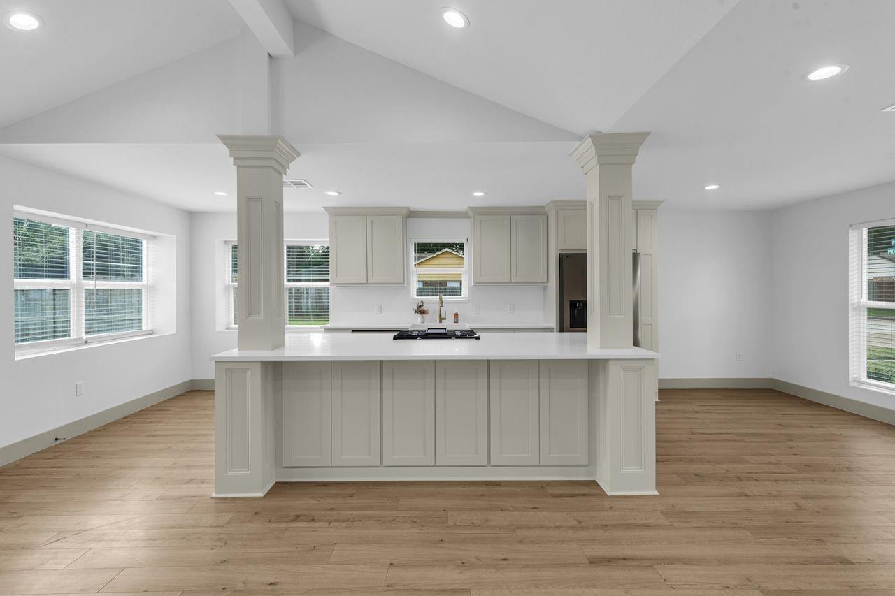 5202 Moonshadows Drive